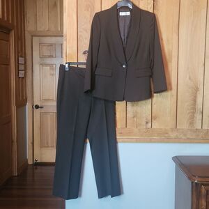 Tahari Arthur S Levine Single Breasted Blazer & Pant Suit- Size 4, Dark Brown